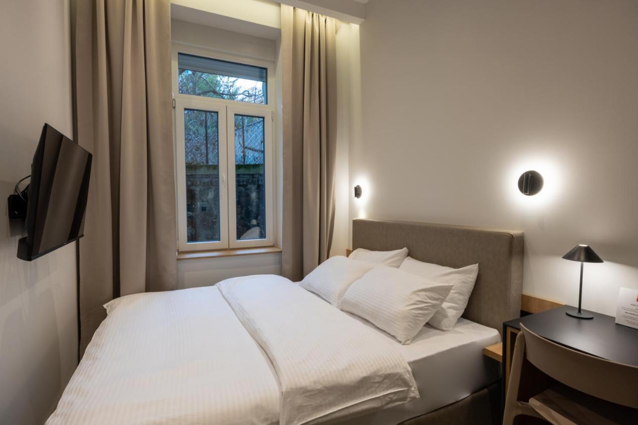 Hop Inn Rooms & Suites 贝尔格莱德 外观 照片